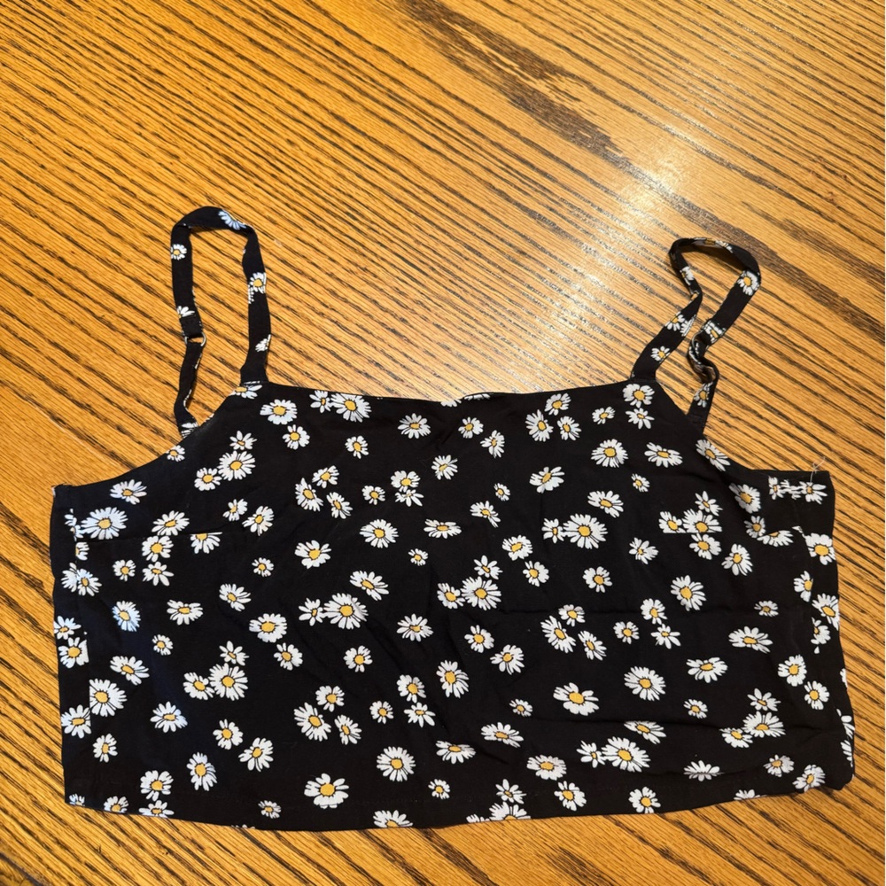Hollister black daisy print, tie back, Crop Top